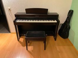 Yamaha E-Piano CLP-440R Bank und Kopfhörer