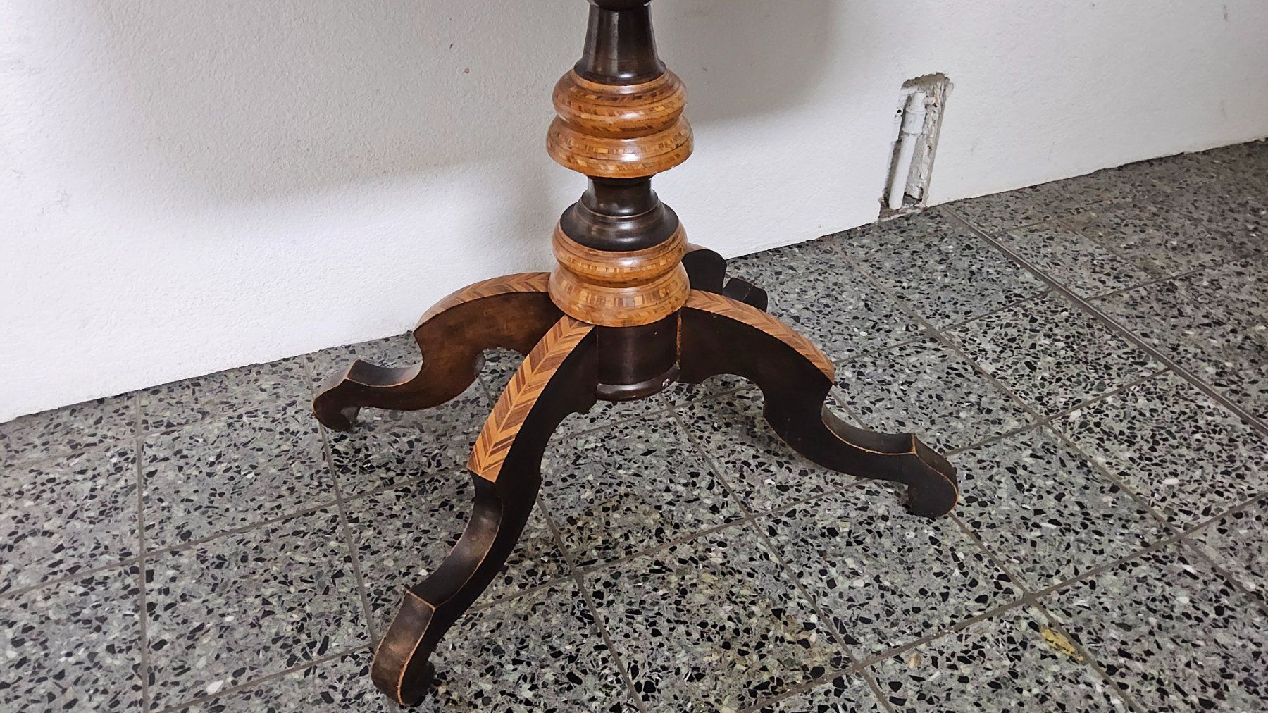 Tische: 2 Antiques tables avec marqueterie – Gebraucht aus Malleray von Frederic24 8