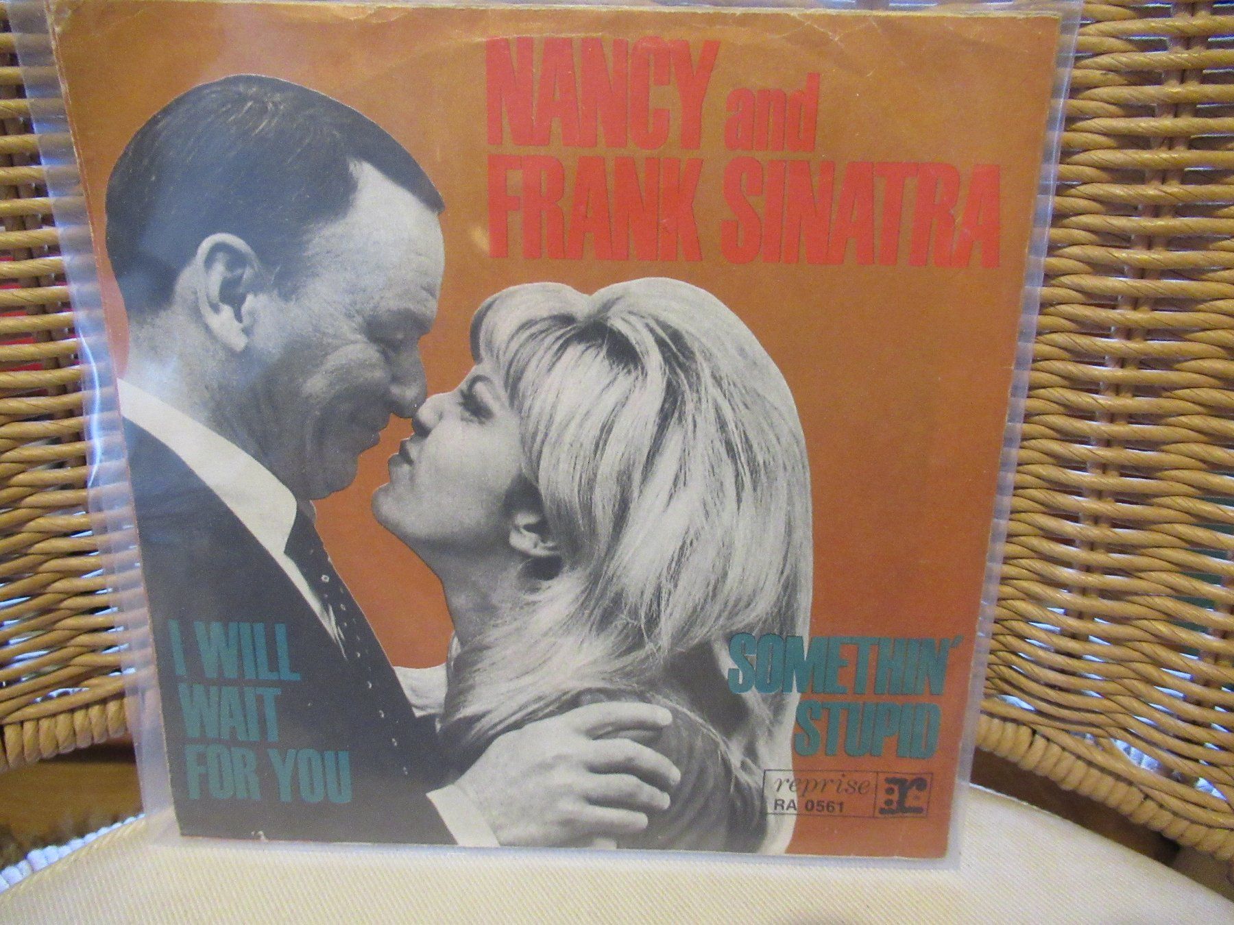 Vinyles: NANCY & FRANK SINATRA - SOMETHIN STUPID – D'occasion à Grône par Mire01