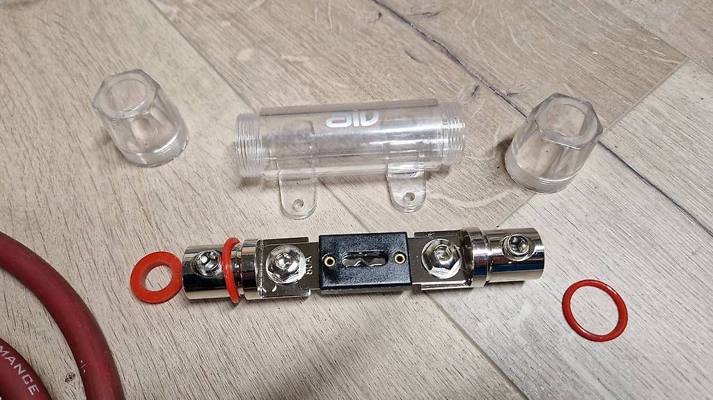 Componenti elettronici: Audio Stromversorgungskabel 3m mit Sicherung 80A + Halter – Usato da Heimenschwand venduto da s20 2