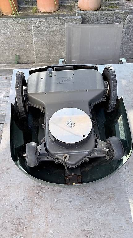 Tagliaerba: Mähroboter auto mower AC 220 Husquarna – Usato da Hombrechtikon venduto da Airbus-350 3