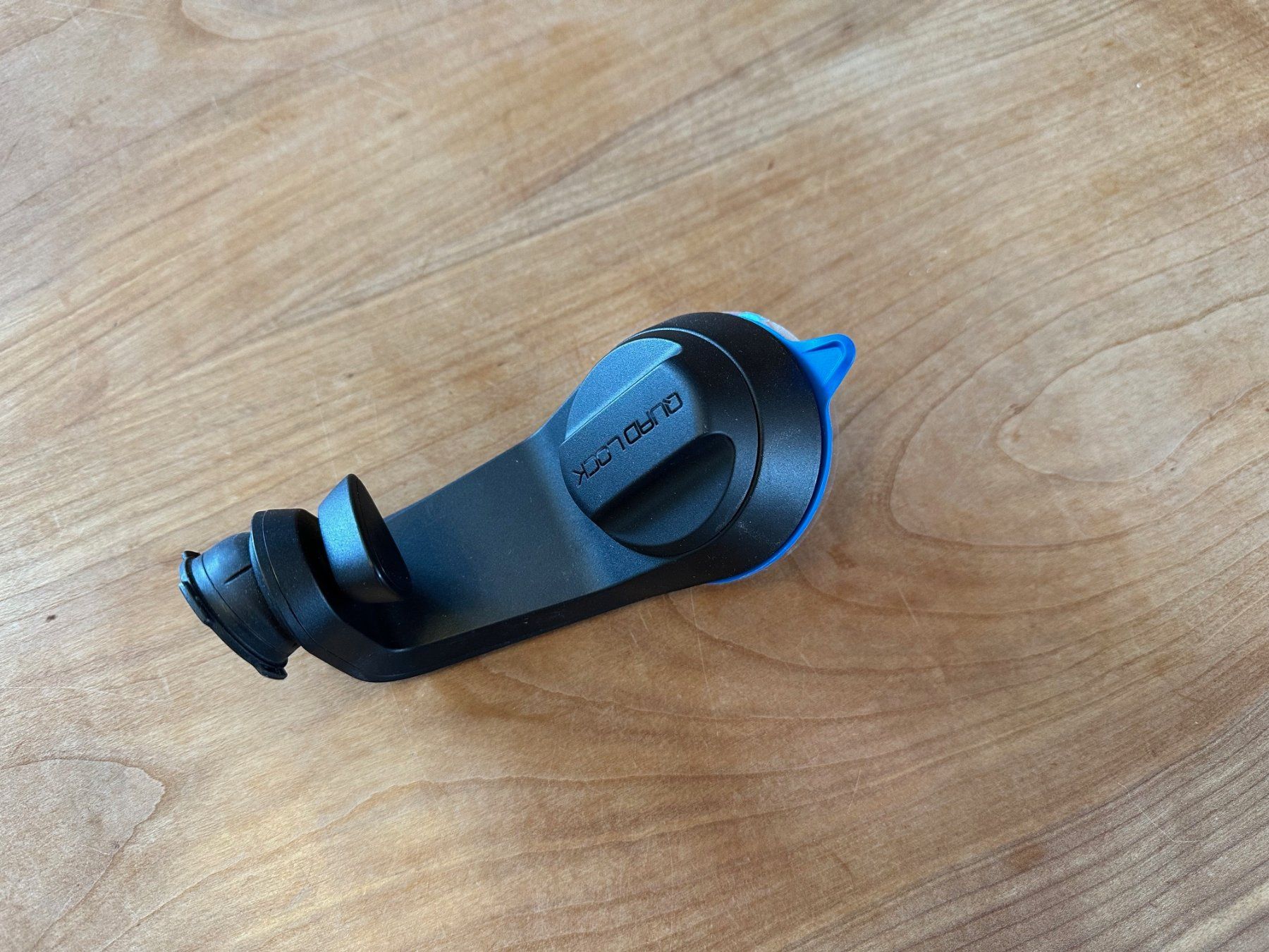 Staffe: Quad Lock Handyhalterung für Auto – Usato da Zürich venduto da imhof28