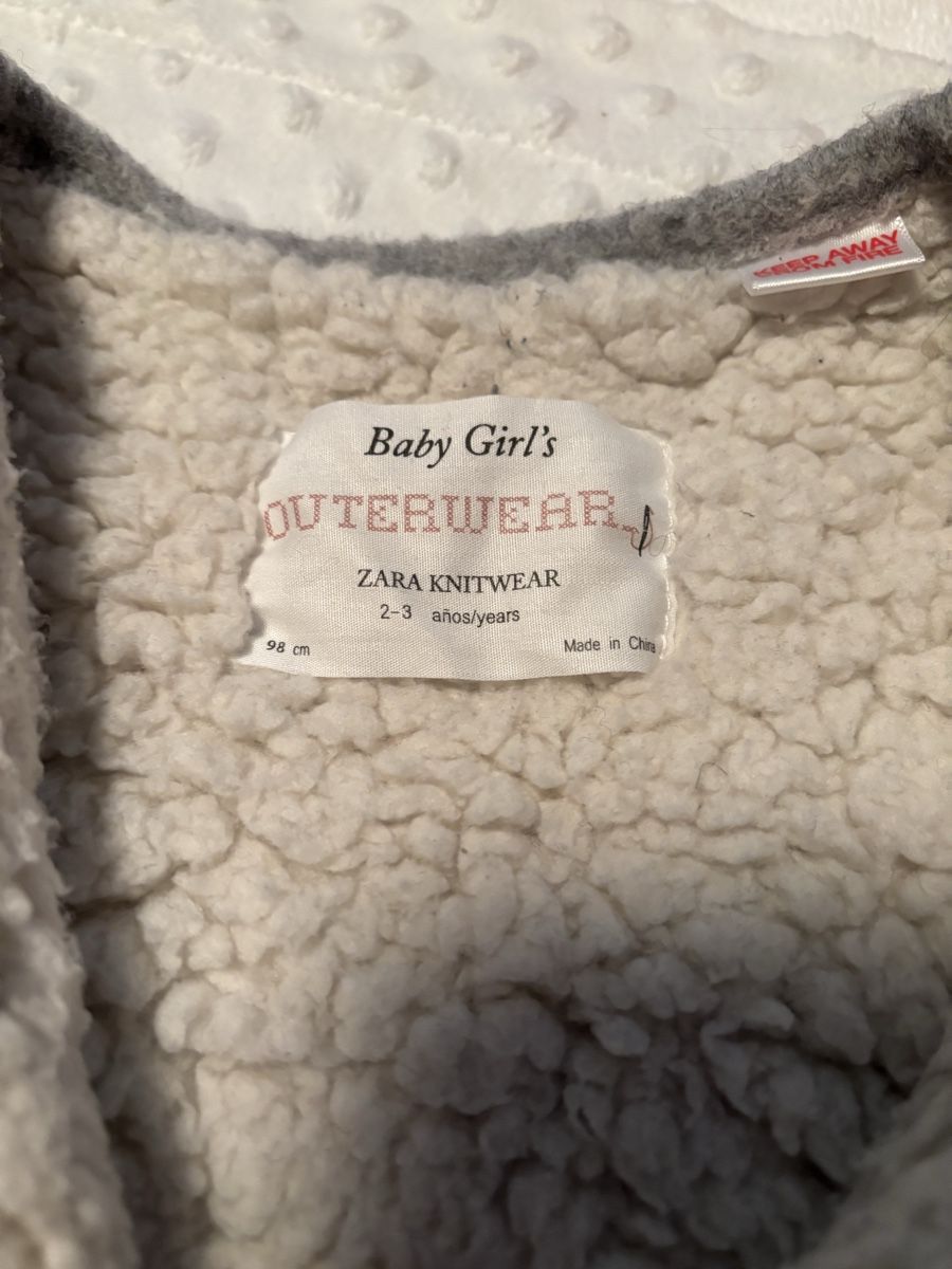 Zara Giacche & Cappotti: Warme Zara Jacke Mädchen Gr. 98 Teddyfutter – Usato da Rüti ZH venduto da Crystal_Bloom 1