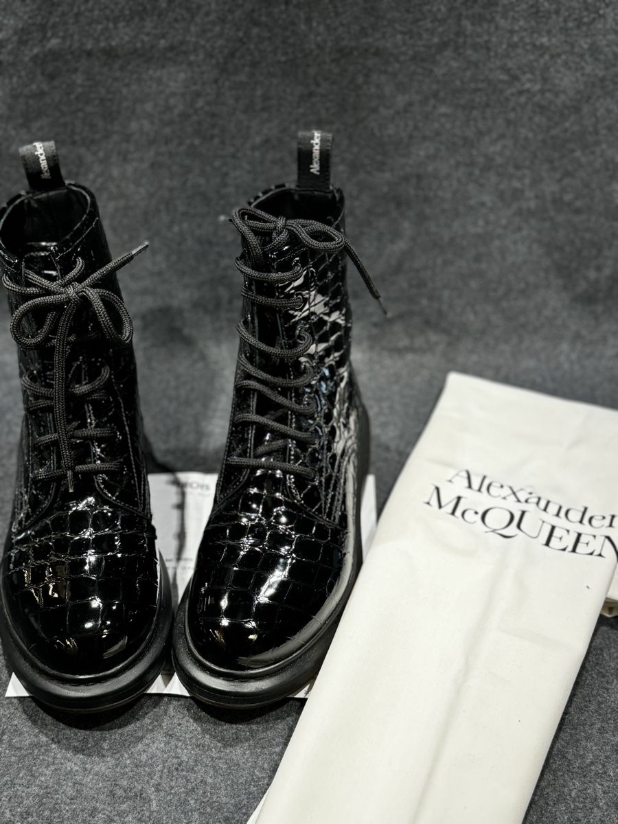 Scarpe da donna: Alexander mc Queen Boots – Usato da Liestal venduto da KLAG