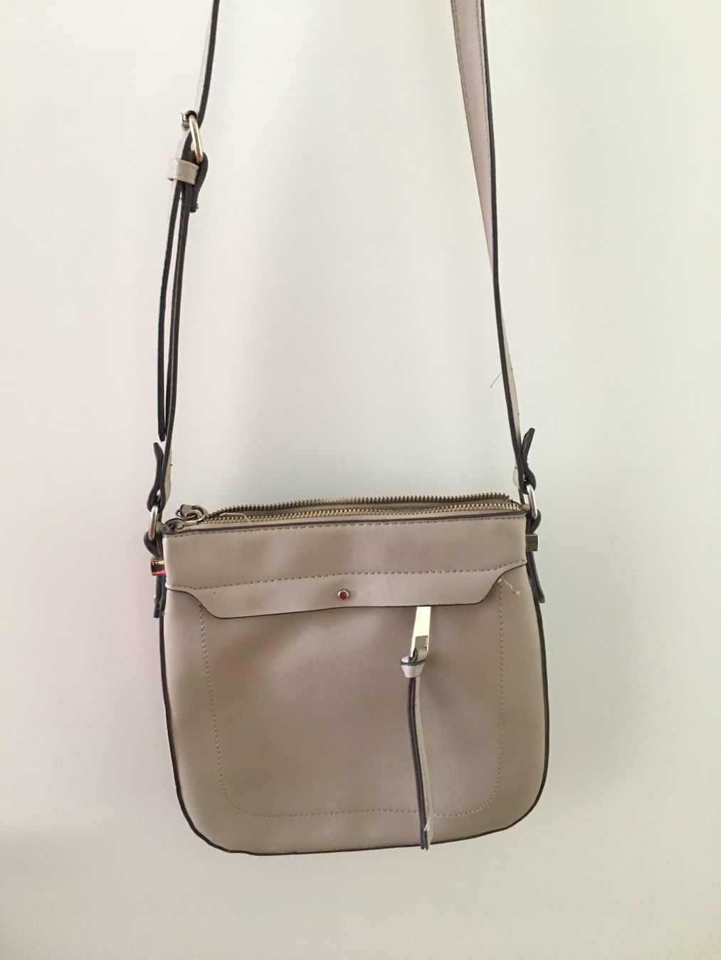 Taschen für Damen: Umhängetasche – Neu (gemäss Beschreibung) aus Suhr von mar_6lb7