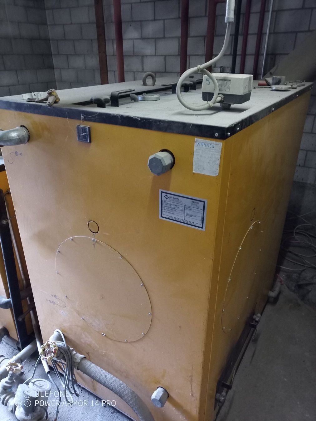 Radiatori: Holzschnitzelheizung 80-130Kw – Usato da Thayngen venduto da KingJulien16