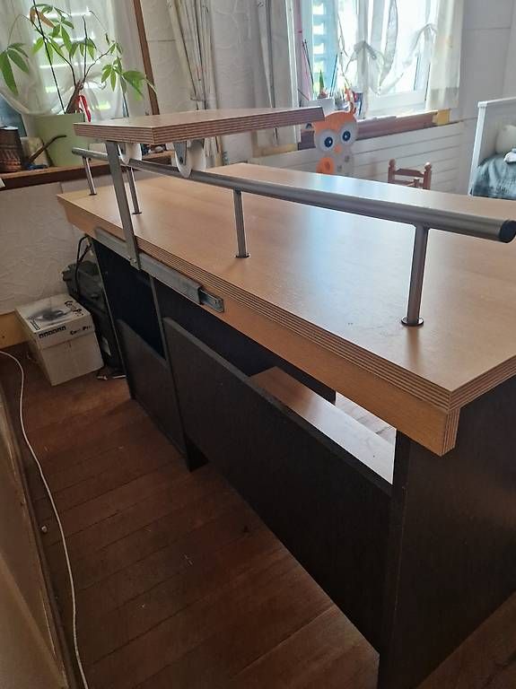Bureaux: Massiver Schreibtisch – D'occasion à Bronschhofen par jimmbim92 1