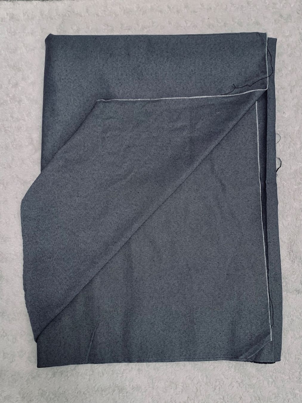 Tessuti: Stoff Reststoff Denimstoff blau-grau 400x140 cm – Usato da Emmenbrücke venduto da little.treasures