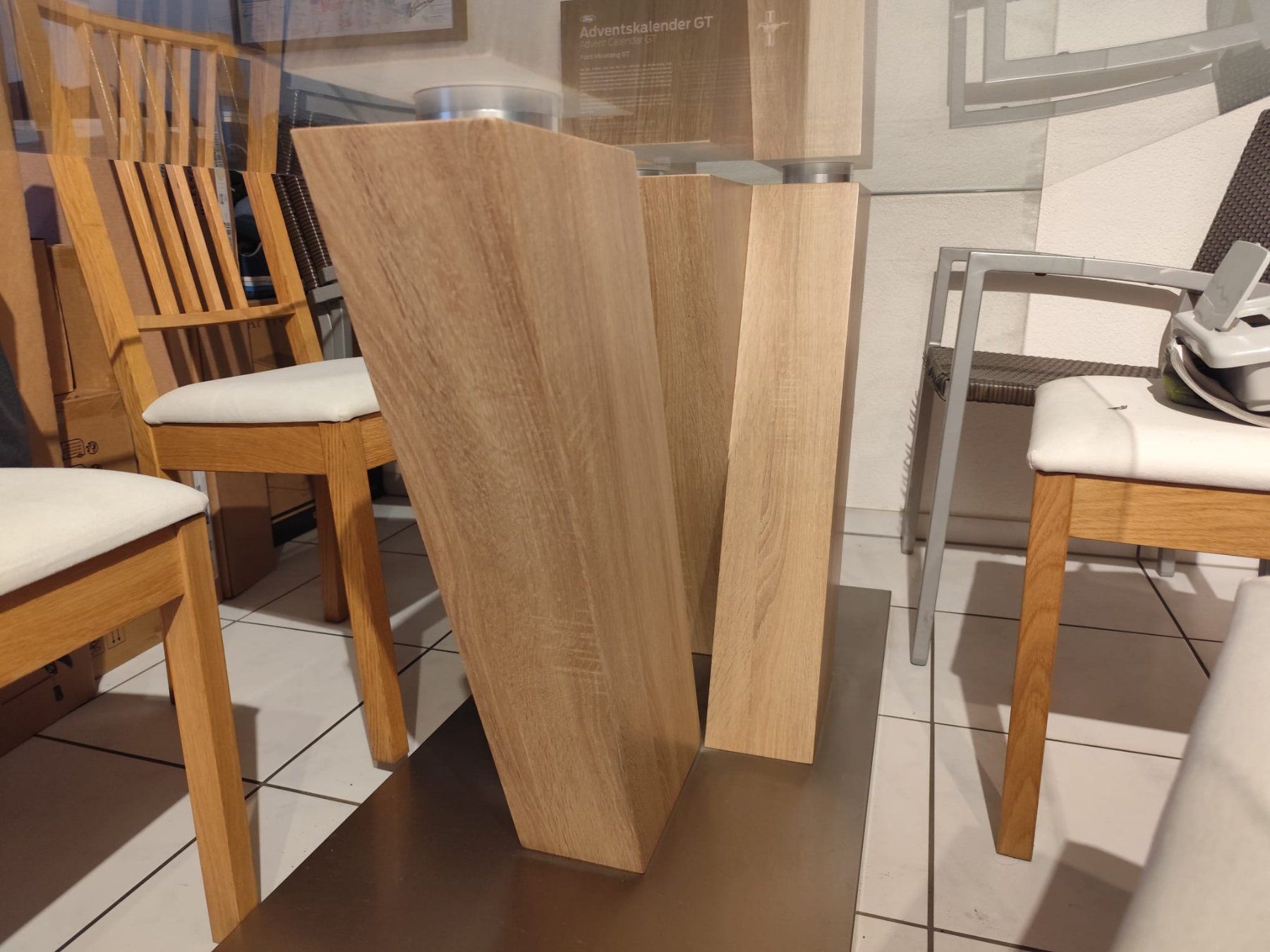 Conforama Set de table et chaises: Tisch mit Stühlen – D'occasion à Sissach par Remanka 2
