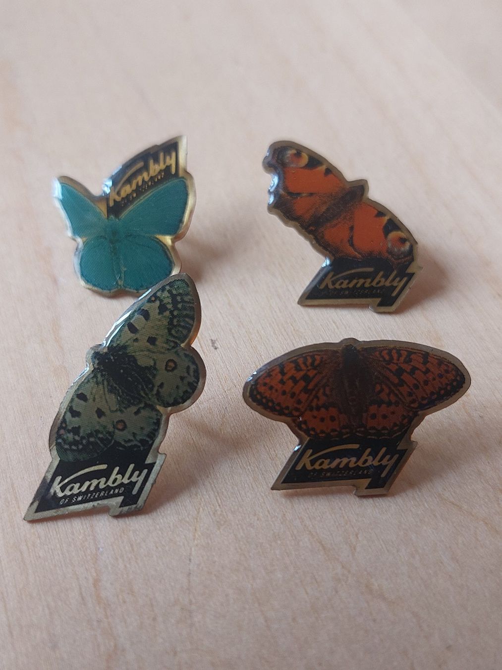 Placchette & Badge: KAMBLY - PIN – Usato da Gipf - Oberfrick venduto da Esnoopy