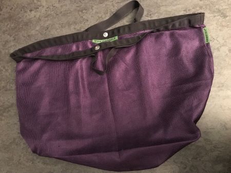 Lila, federleichte Handtasche