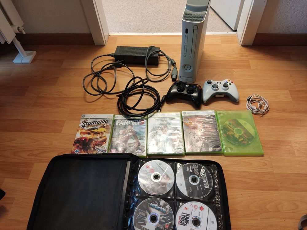 Xbox 360 (flashed) + 2 Controler + Diverse Spiele Kaufen auf Ricardo
