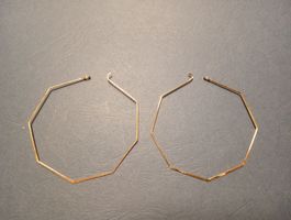 Elegante goldene Ohrringe, geometrisches Design Metall