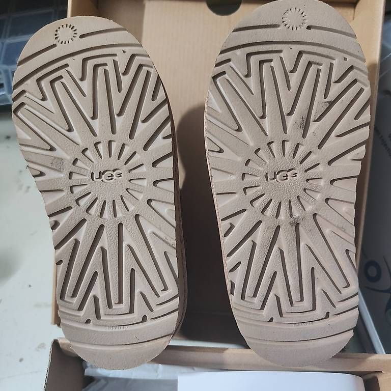 Scarpe da uomo: UGG Classic Mini II – Usato da Losone venduto da mar_n5ds 3