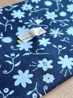 Baumwollstoff blau mit Blumenmuster, 35.5 x 86 cm