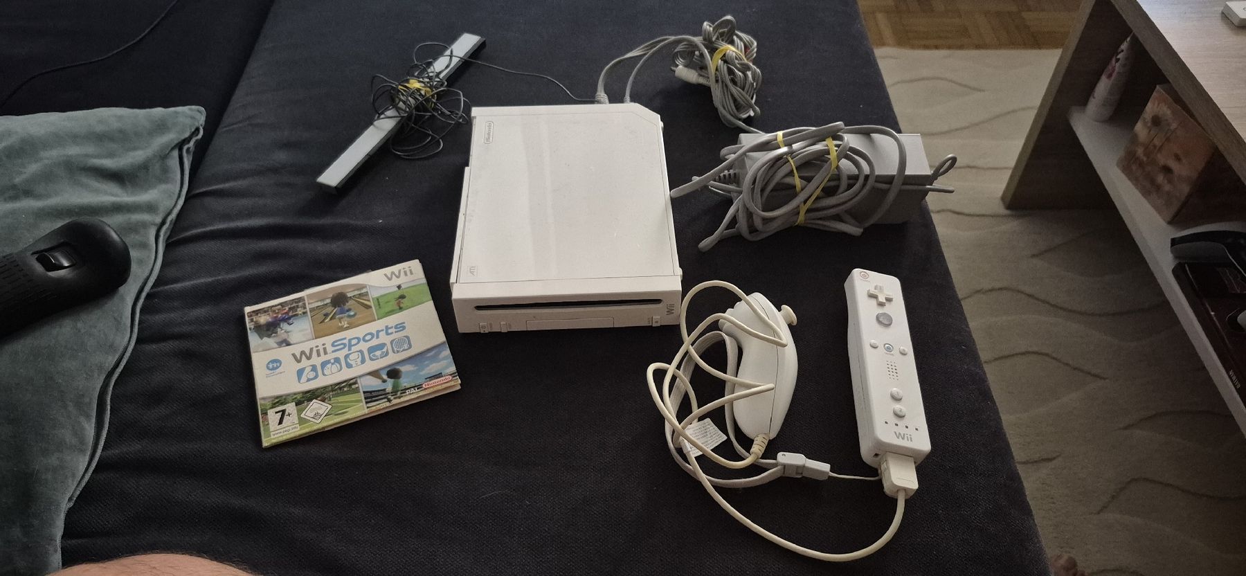 Nintendo Console: WII KONSOLE CONSOLE + 1 CONTROLLER + WII SPORTS COMPLET  – Usato da Grand-Lancy venduto da luc111