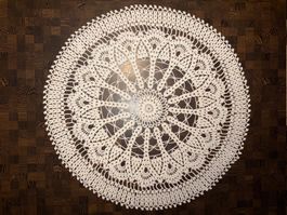 Gehäkelte Tischdecke weiss Handarbeit neu