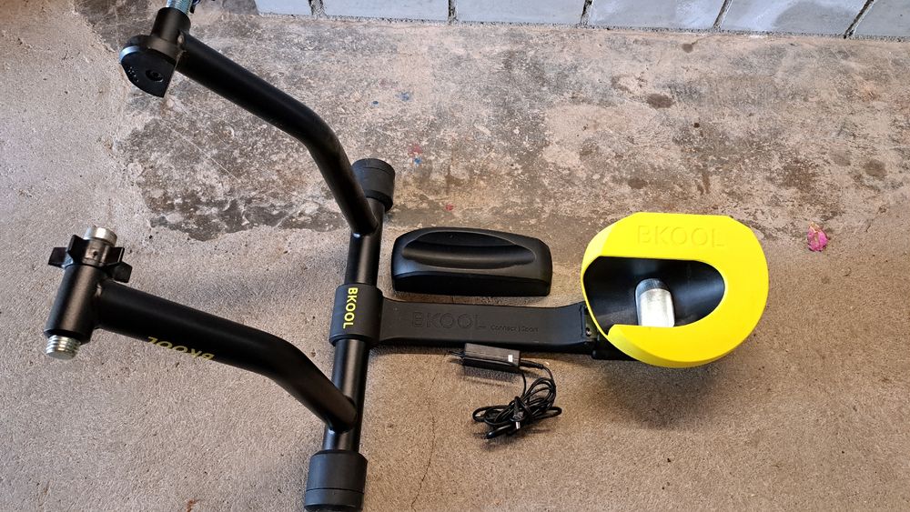 Bkool Smart Go Rollentrainer - Top Zustand für Indoor (Neu (gemäss ...
