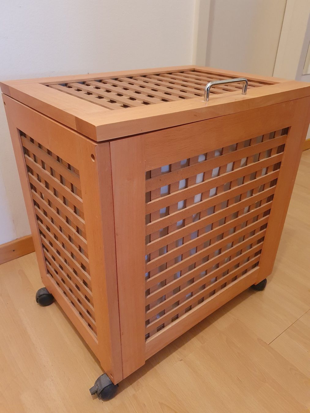 Cesti per biancheria: Wäschekorb aus Holz mit Baumwolleinlage – Usato da Winterthur venduto da fra_n2bx