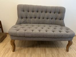 Graues Sofa