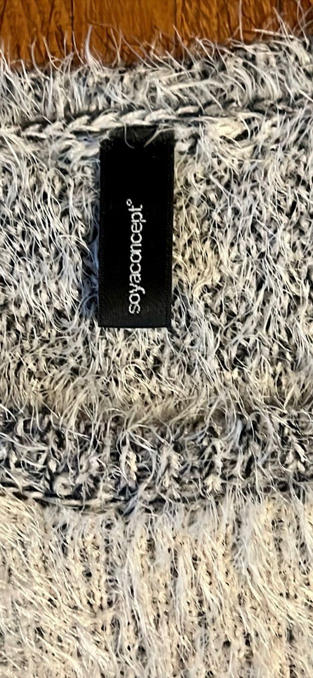 Pulls & Sweat-shirts: Flauschiger Winter Pullover, Grösse L, Grau/Weiss – D'occasion à Basel par Tierschutz-Flohmi 4