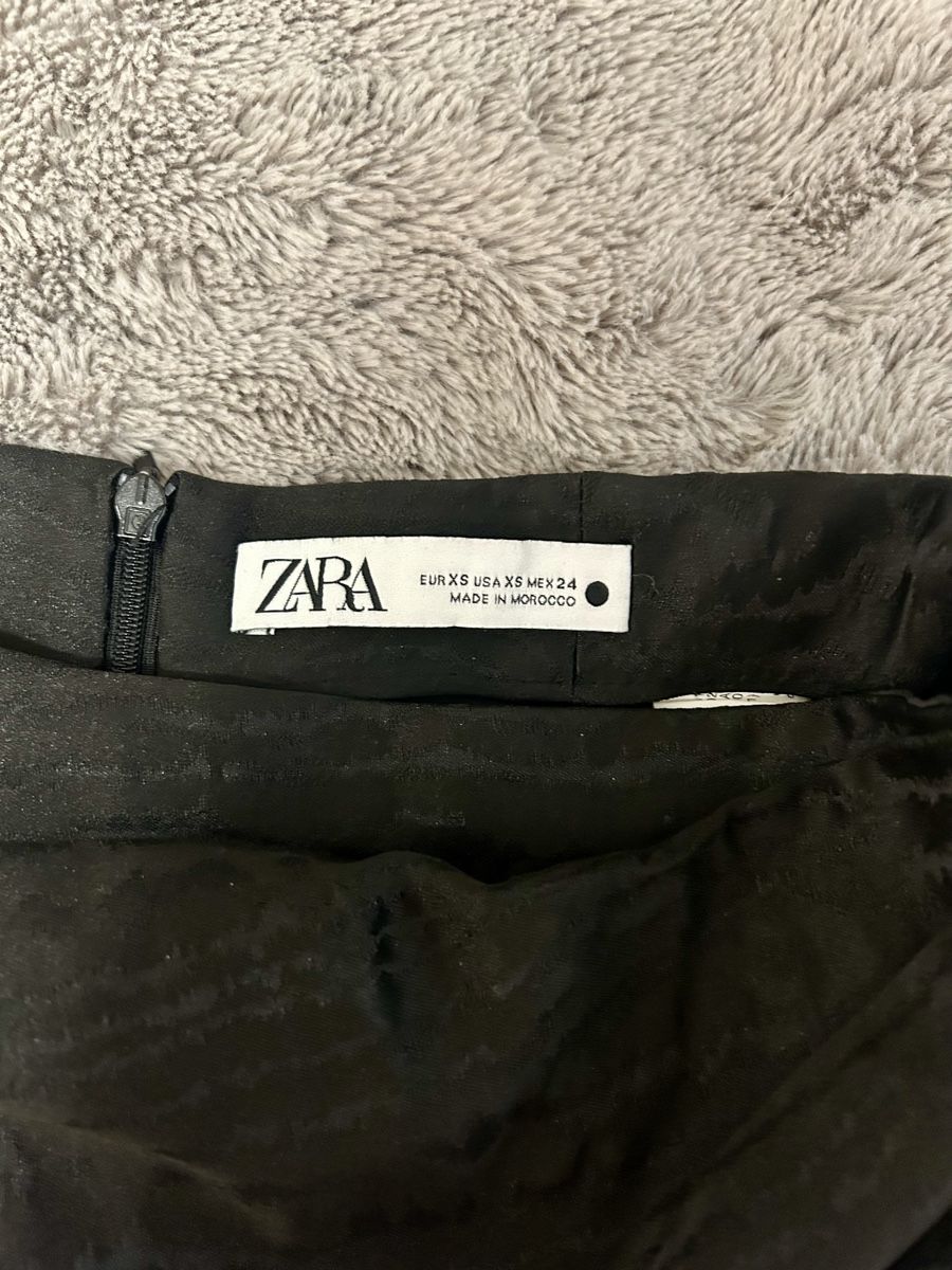Zara Gonne: Zara Minirock mit Rüschen – Nuovo (secondo la descrizione) da Egerkingen venduto da thelifeofpablo 1