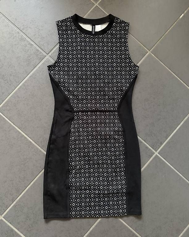 Vestiti: H&M DIVIDED KLEID GR. 36 – Usato da Affeltrangen venduto da janaleiin