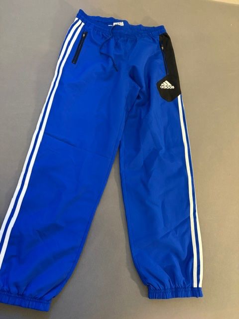 Adidas Kleiderpakete: Traininganzug – Neu (gemäss Beschreibung) aus Binningen von son_x7yt 3