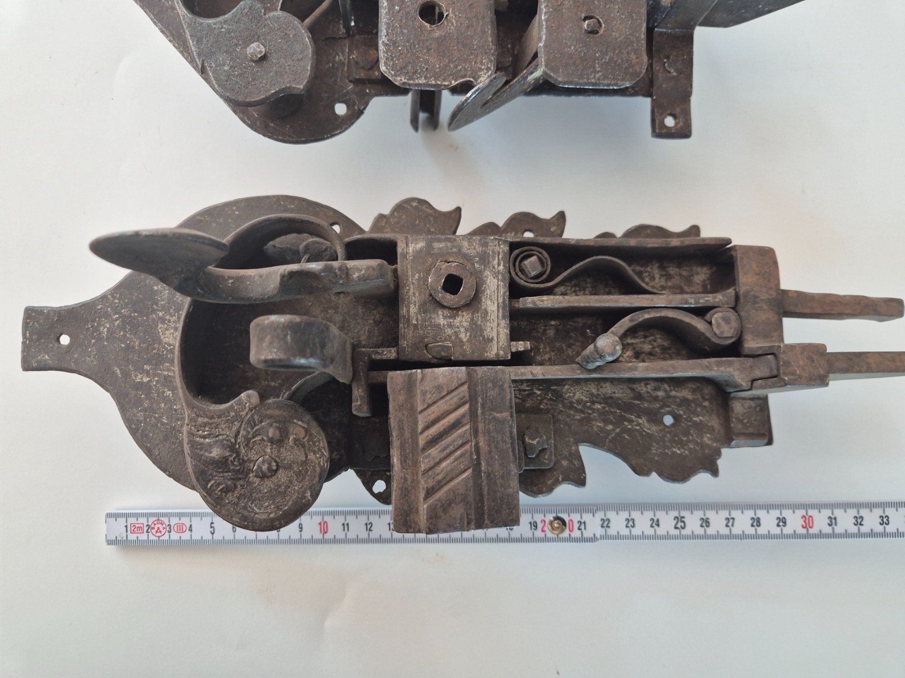 Cadenas: 2 antike Schlösser, Eisen – D'occasion à Trimstein par Blumenstrauss17 1