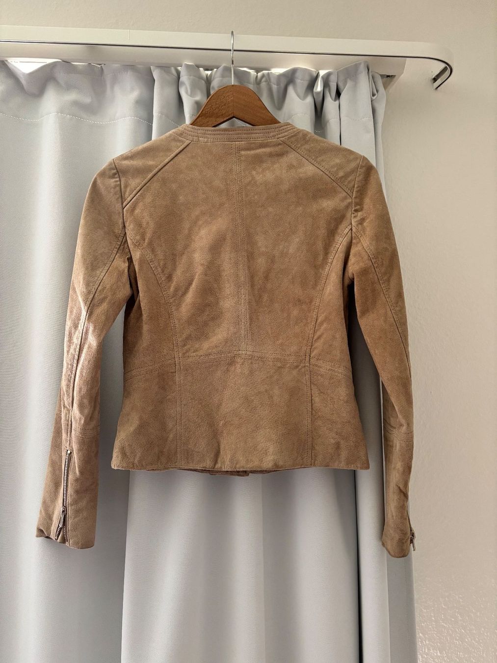 Mango Vestes: Mango Beige Leather Jacket XS – D'occasion à Zürich par Katie8810 1