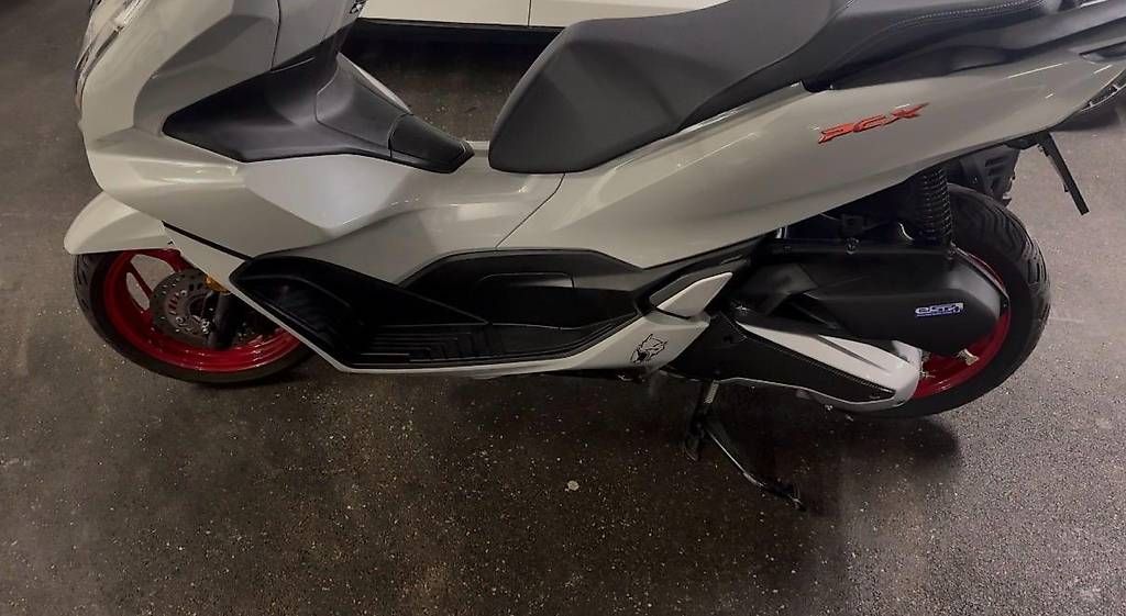 Honda Strasse: Roller Honda – Gebraucht aus Eglisau von Roadrunner8000 1