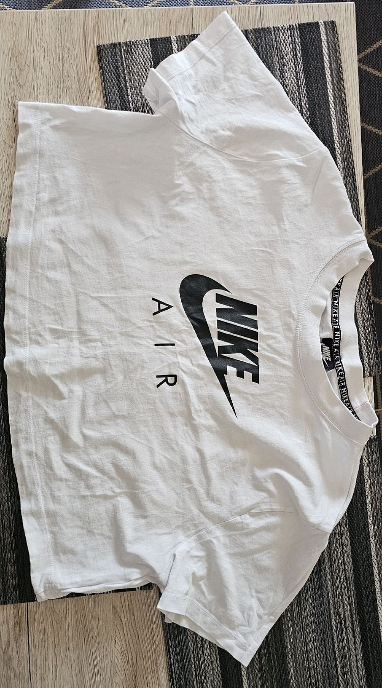 Nike Top: Nike Air Crop-Top – Usato da Niederbuchsiten venduto da p16_k9xy 1
