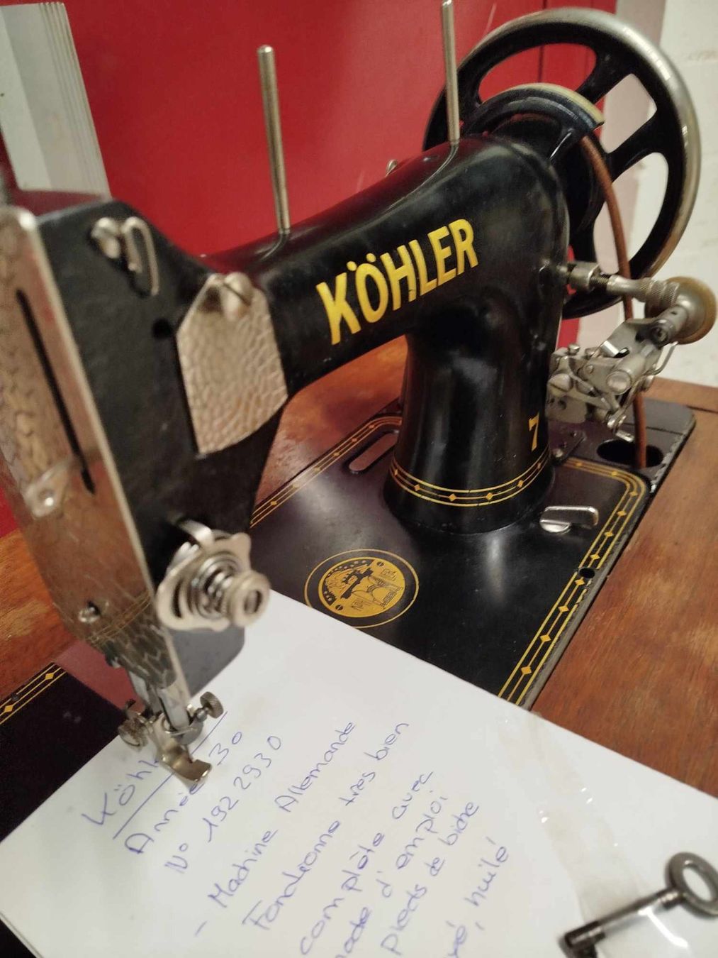 Macchine da cucire: Ancienne machine à coudre Köhler. – Usato da La Chaux-de-Fonds venduto da Emmaus2300CDF 3