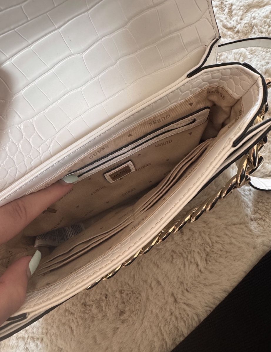 Guess Taschen für Damen: Guess Tasche – Gebraucht aus Netstal von Djukaxgajic01 1