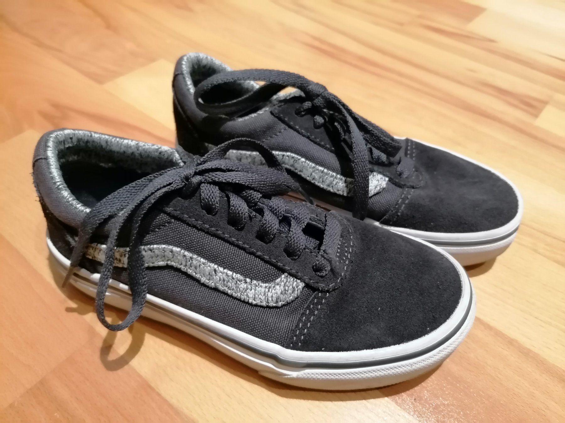 Scarpe per ragazze: Coole Vans Gr. 30.5 – Usato da Büttikon AG venduto da Amineah