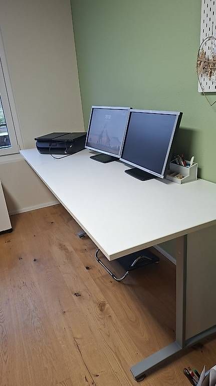Schreibtische: Büro Tisch  – Gebraucht aus Willisau von Fobi86