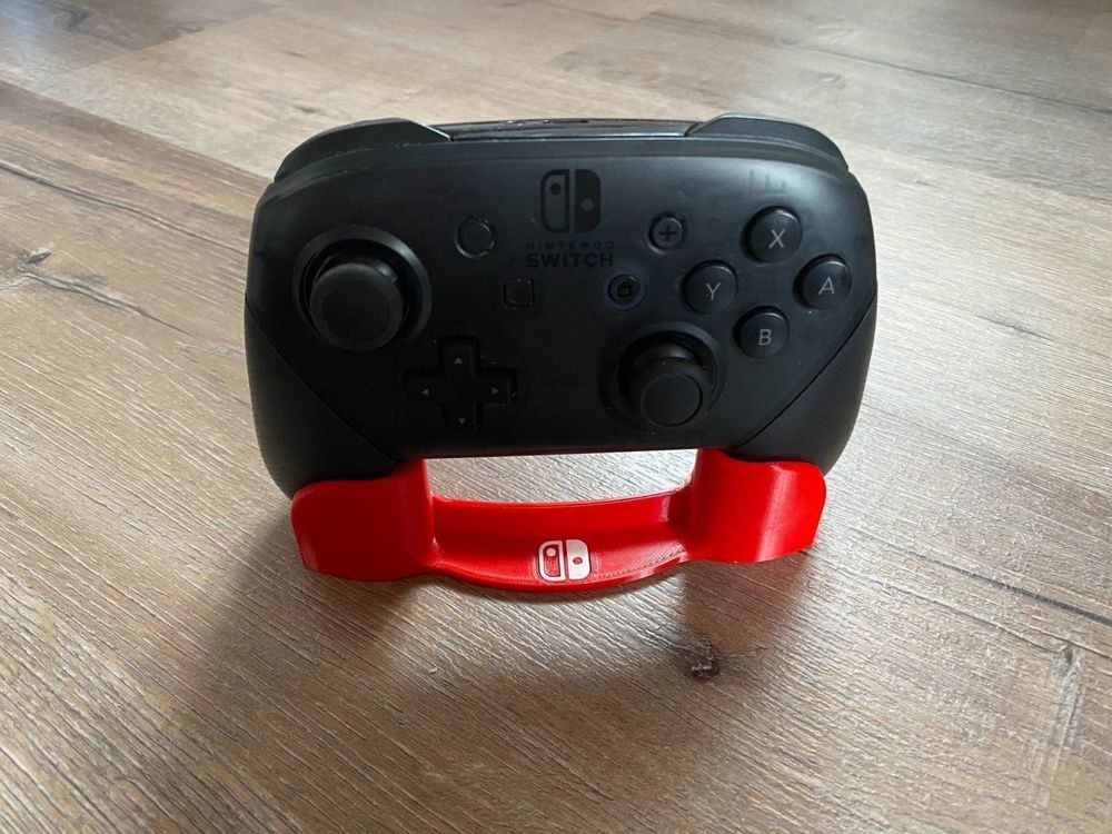 Praktischer Halter für den Nintendo Switch Pro Controller