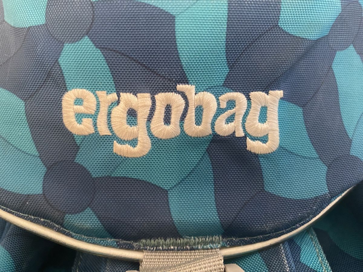 Ladenausstattungen & Messebau: Ergobag Schulrucksack mit Sportrucksack – Gebraucht aus Stäfa von Protea3 7