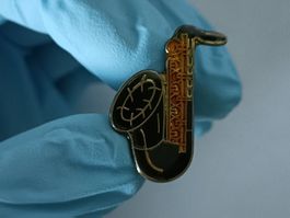 Pin Saxophon - Box 12
