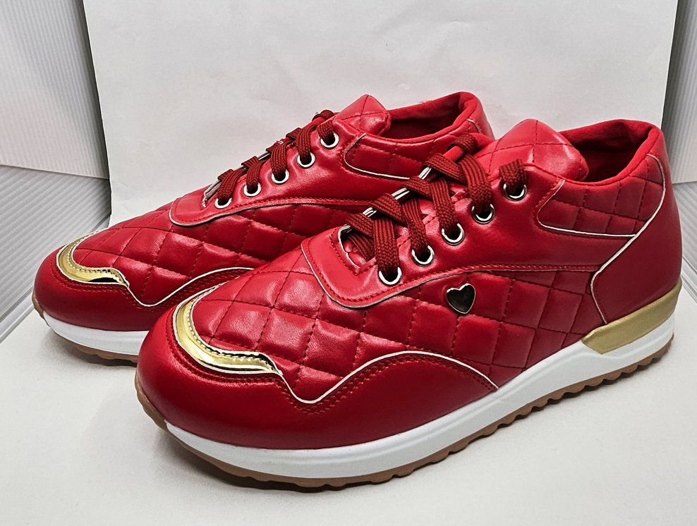 Damenschuhe: Roter Sneaker mit Goldelementen – Neu und originalverpackt aus Zürich von Numark