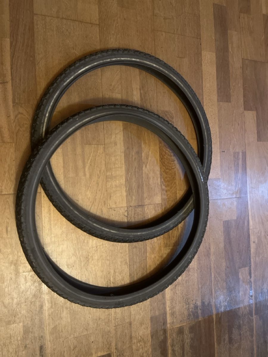 Ersatzteile: 2 Velopneu mit Spikes  – Gebraucht aus Malters von Adiscola 1