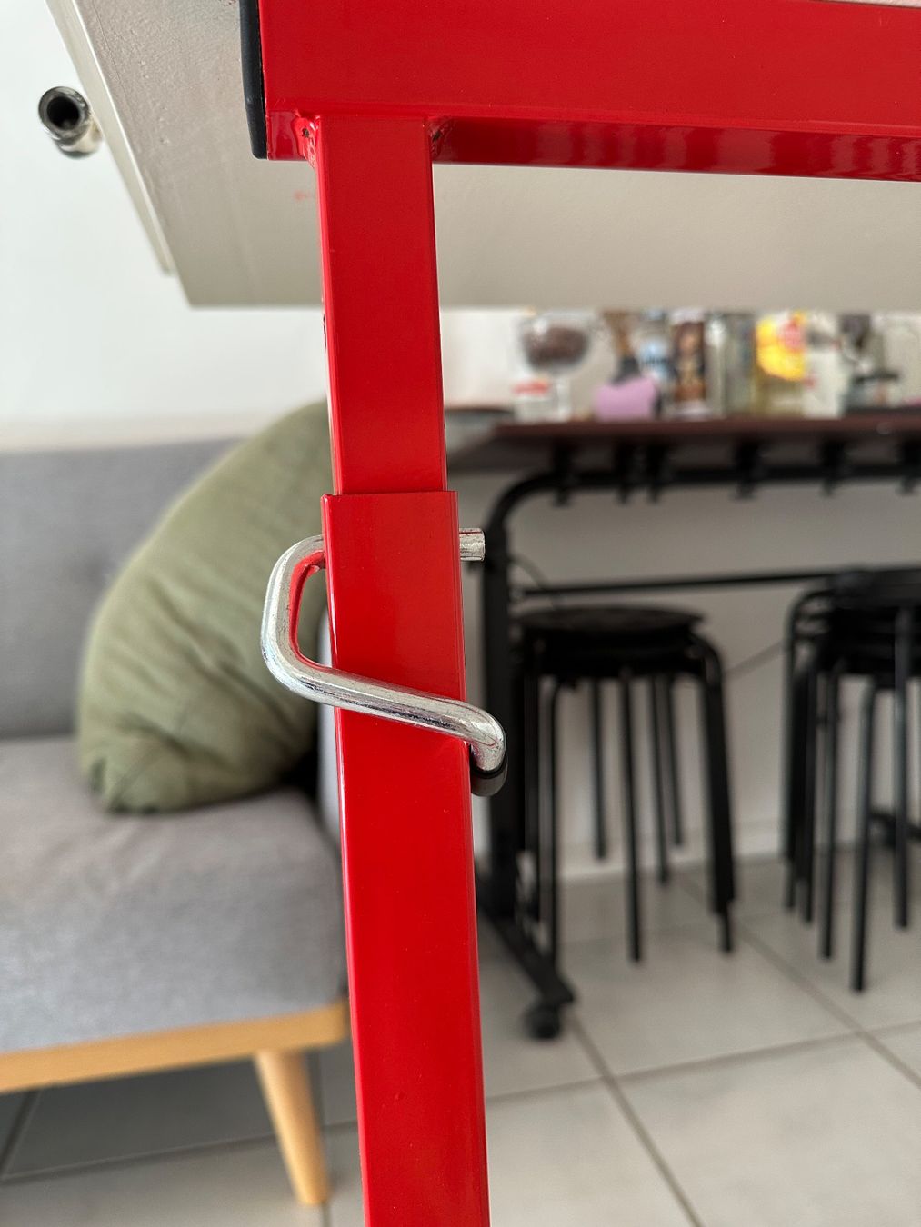 Altro in Decorazioni & Accessori: Jumbo Arbeitsbock Metall Rot x2 – Usato da Zürich venduto da luc_spl8 2