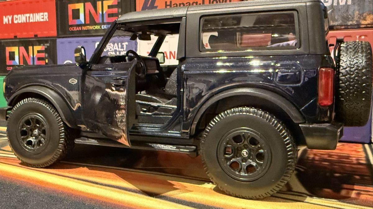 Ford Modellini d'auto: Maisto Ford Bronco 2021 1:18 – Usato da Basel venduto da Zomeg 1