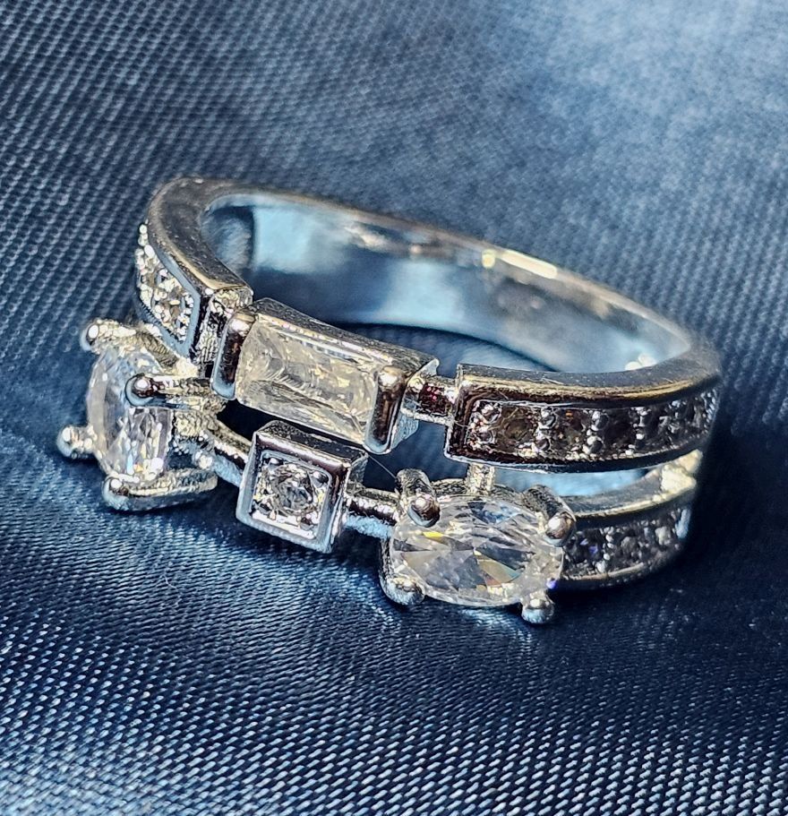 Ringe: Eleganter Ring mit Zirkonia, versilbert, Gr. 8 – Neu (gemäss Beschreibung) aus Grenchen von maretop 1