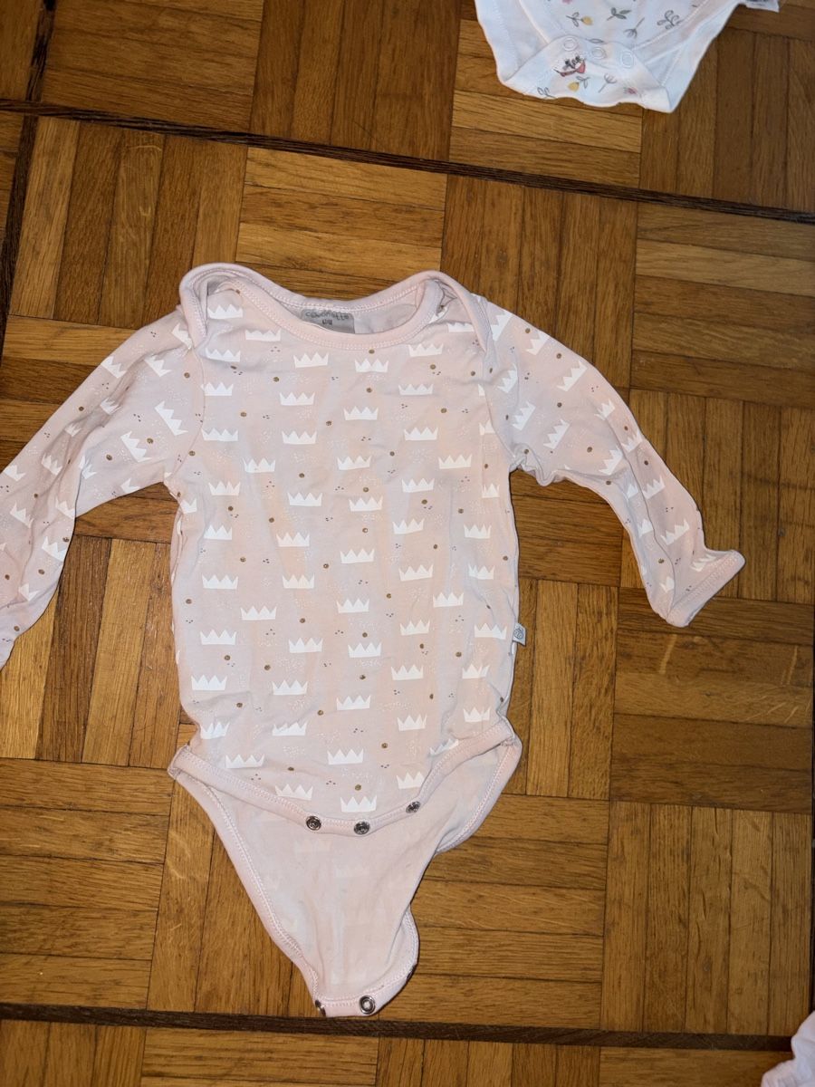 Lotti & Set di vestiti: Body 62/68 – Usato da Toffen venduto da 12Dela