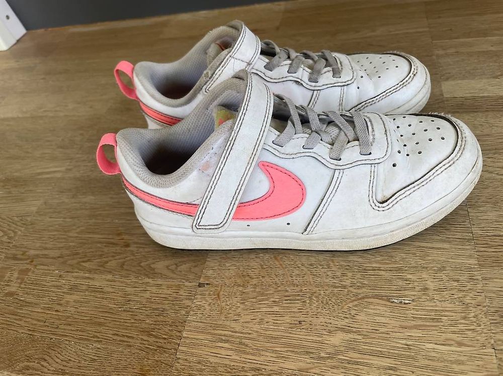 Nike Schuhe 32 (Gebraucht) in Hilterfingen für CHF 10 – nur