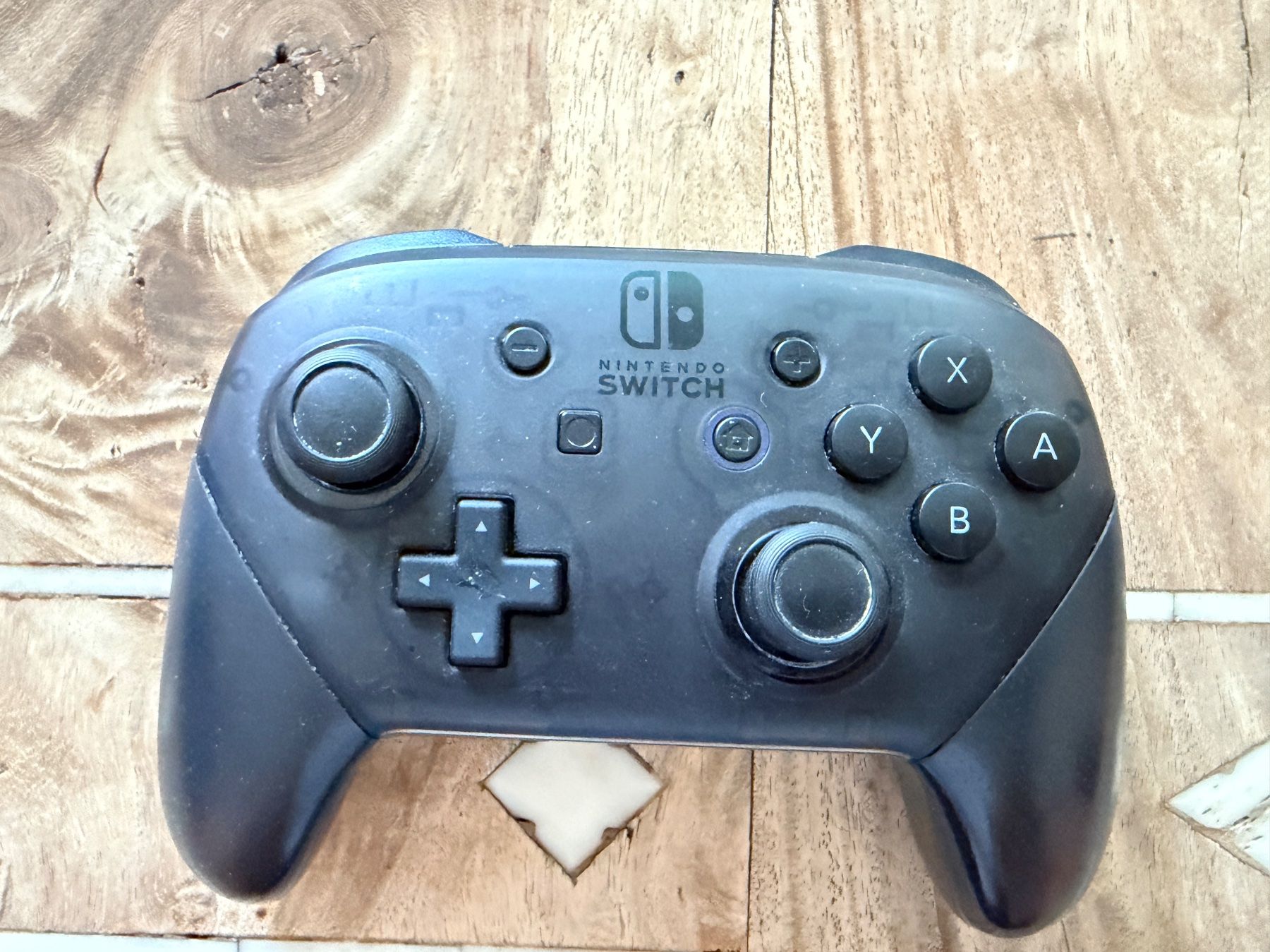 Nintendo Konsolen: Nintendo Switch Pro Controller schwarz gebraucht – Gebraucht aus Oberweningen von Achille.3