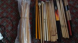 diverse drumsticks zum teil neu. alle köpfe in ornung
