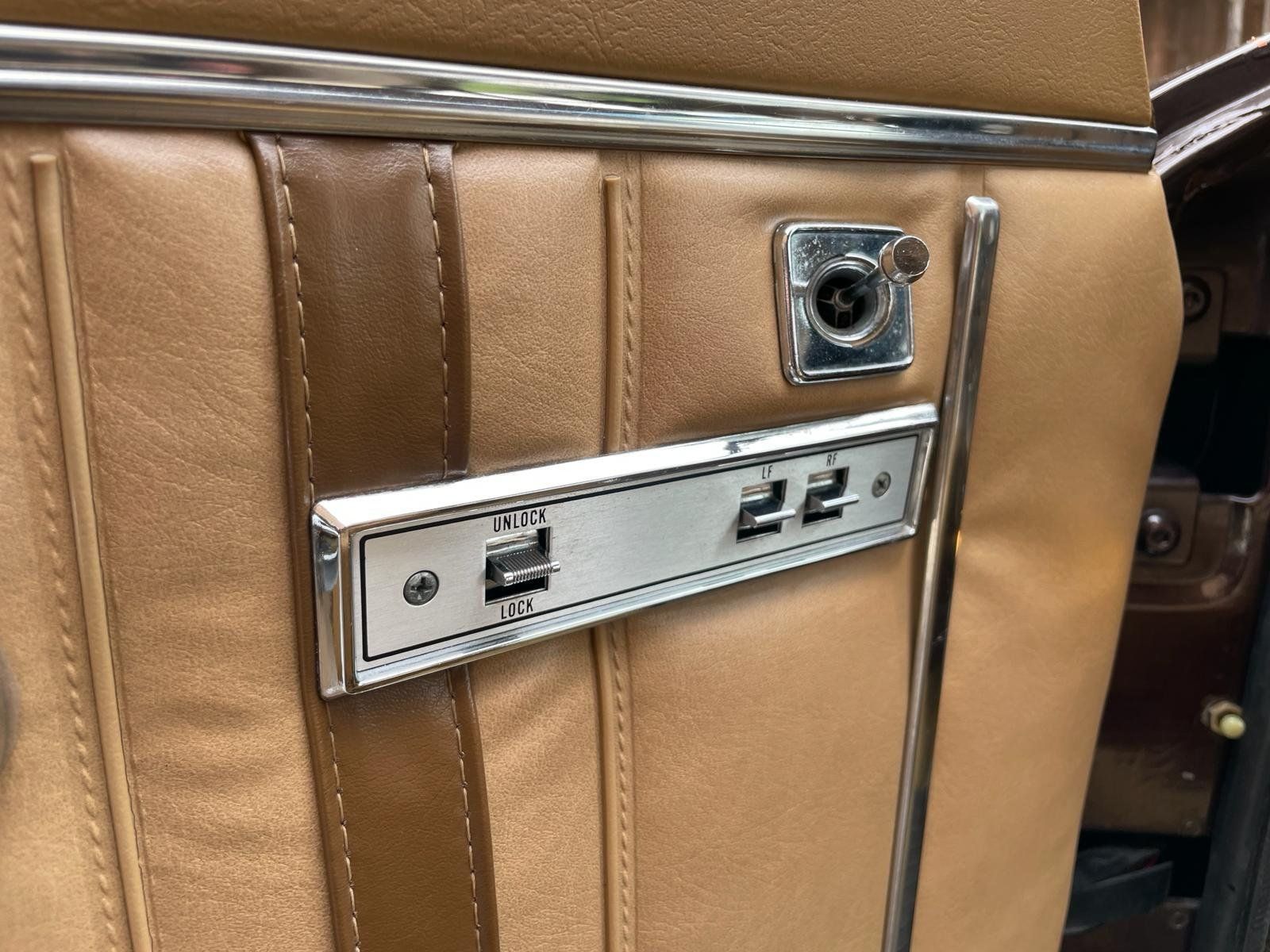 Jeep Automobili: Jeep Cherokee Laredo V8 – Usato da Herrliberg venduto da Imperial1970 7