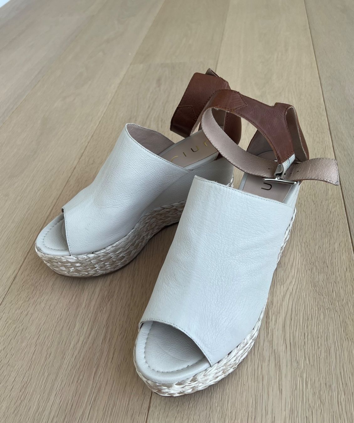 Unisa Damenschuhe: UNISA Sandalen Gr.40 NEUWERTIG – Neu (gemäss Beschreibung) aus Degersheim von Starkigel 2